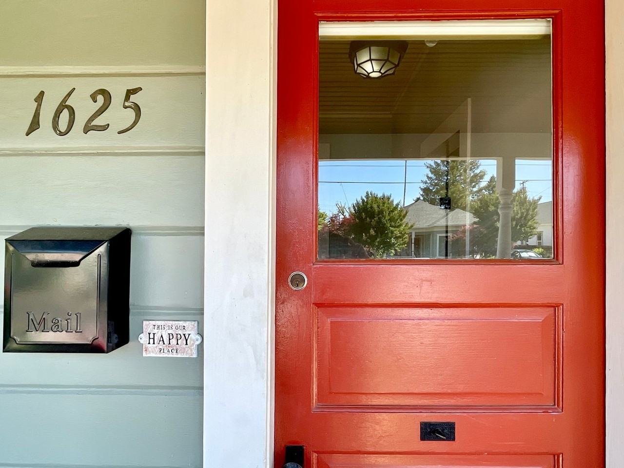 1625 B St - Photo 3 of 31