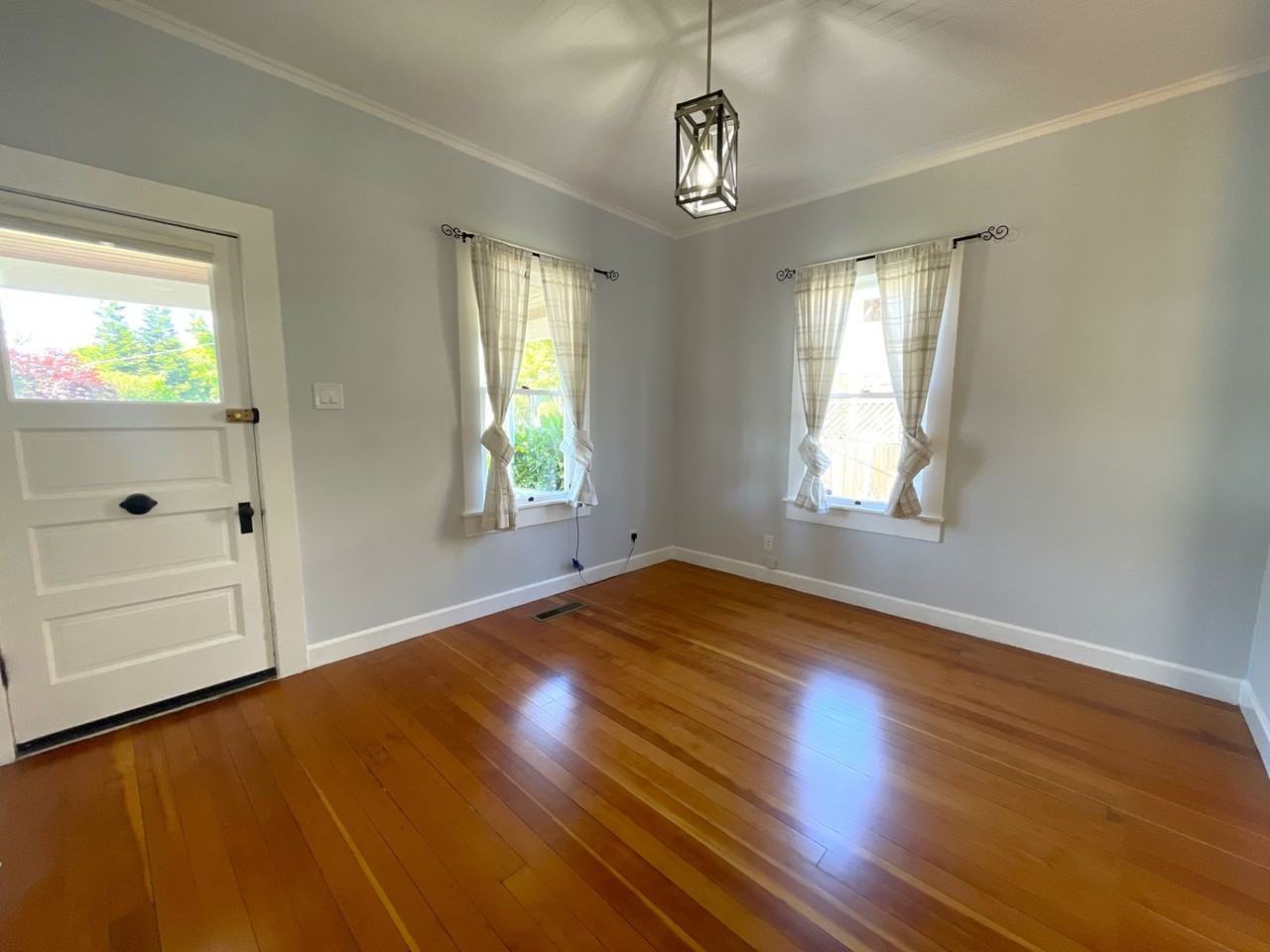 1625 B St - Photo 5 of 31
