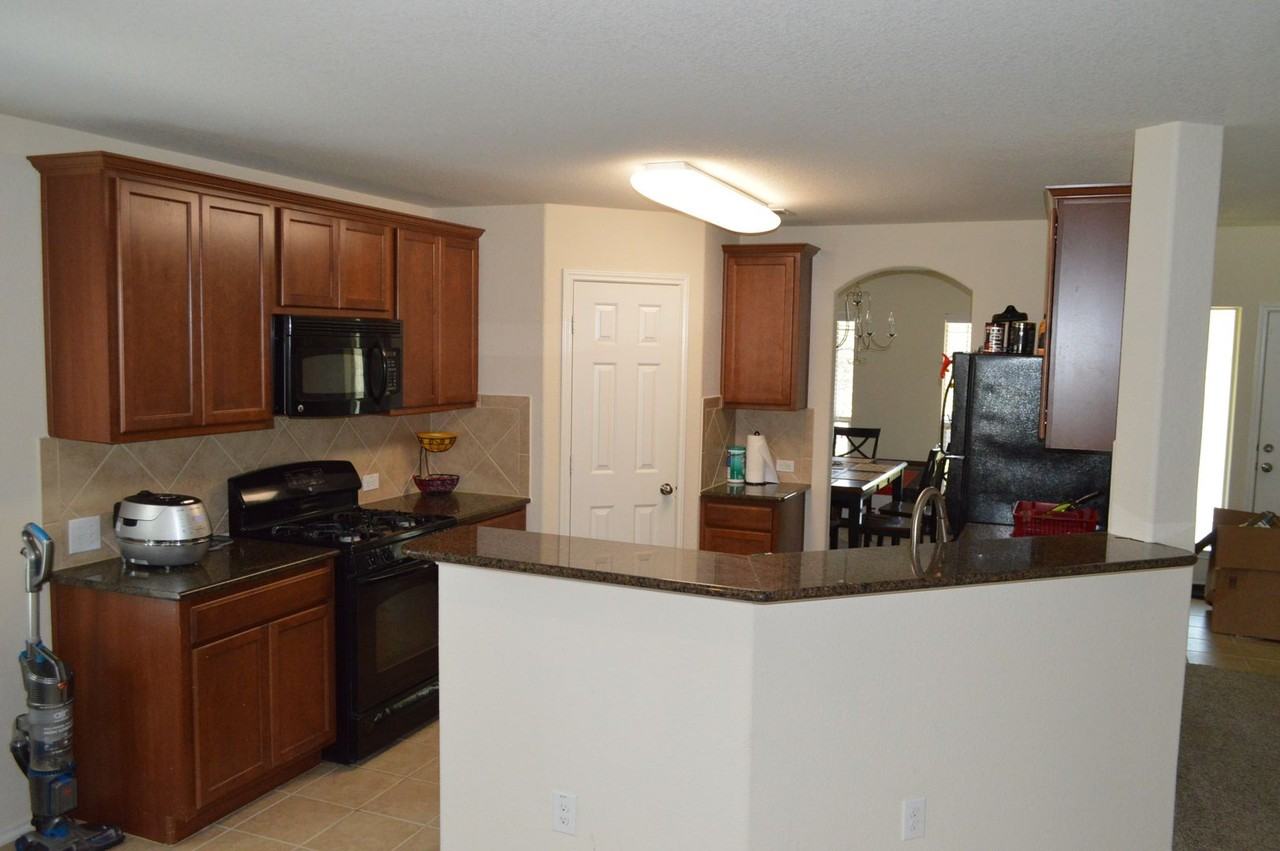 18629 Falcon Pointe Blvd - Photo 2 of 5