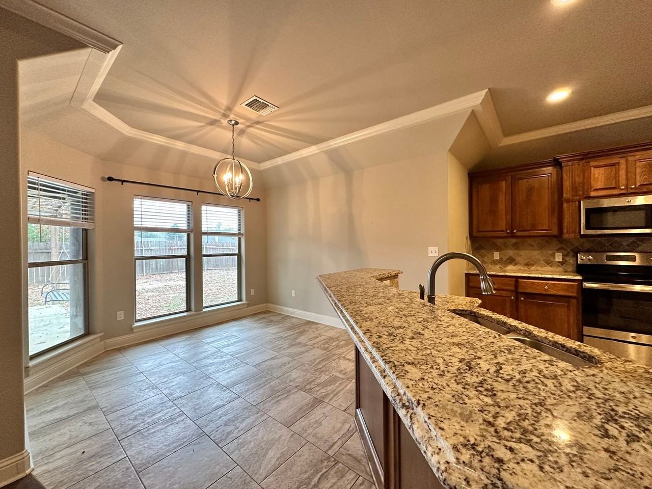 1100 Bear Creek Dr - Photo 4 of 18