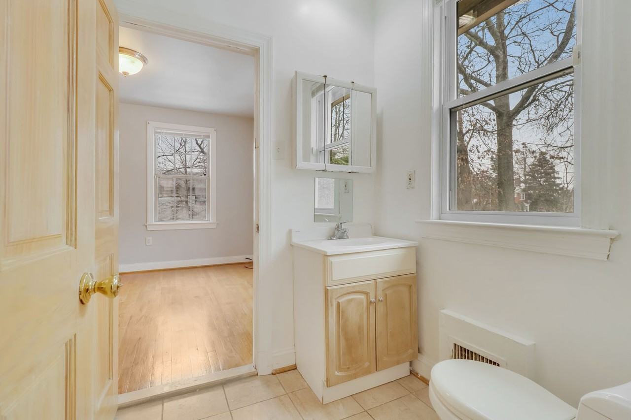 3123 15th St Ne - Photo 4 of 39