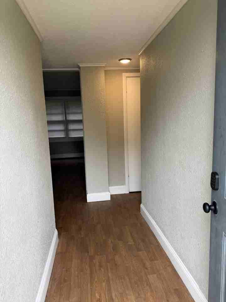 1312 S Jackson Ave #B - Photo 2 of 17
