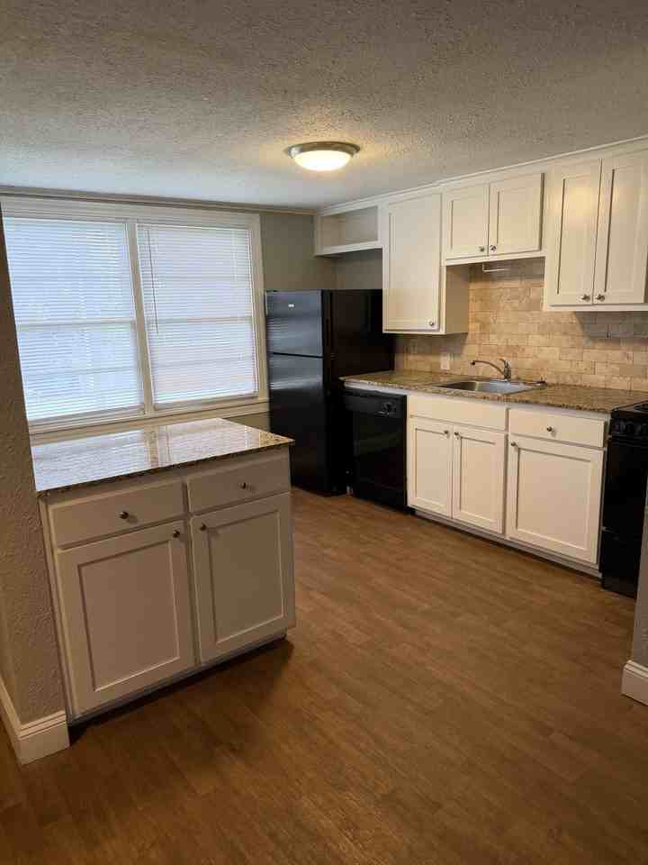 1312 S Jackson Ave #B - Photo 3 of 17