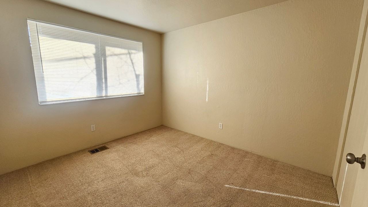 3623 Gypsum Rd - Photo 3 of 6