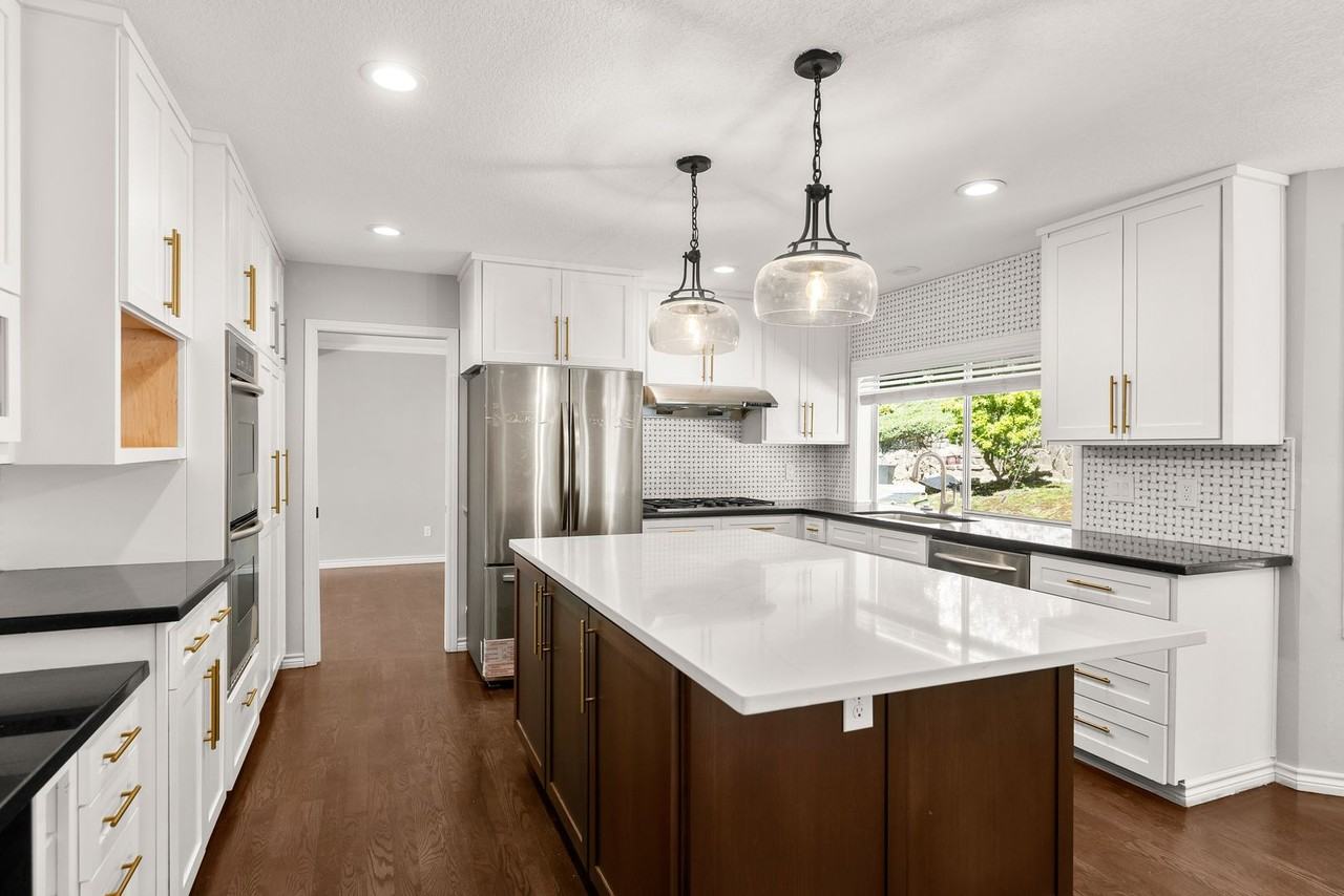 18052 Hobbit Ct - Photo 4 of 23