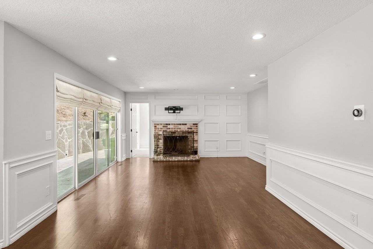 18052 Hobbit Ct - Photo 5 of 23