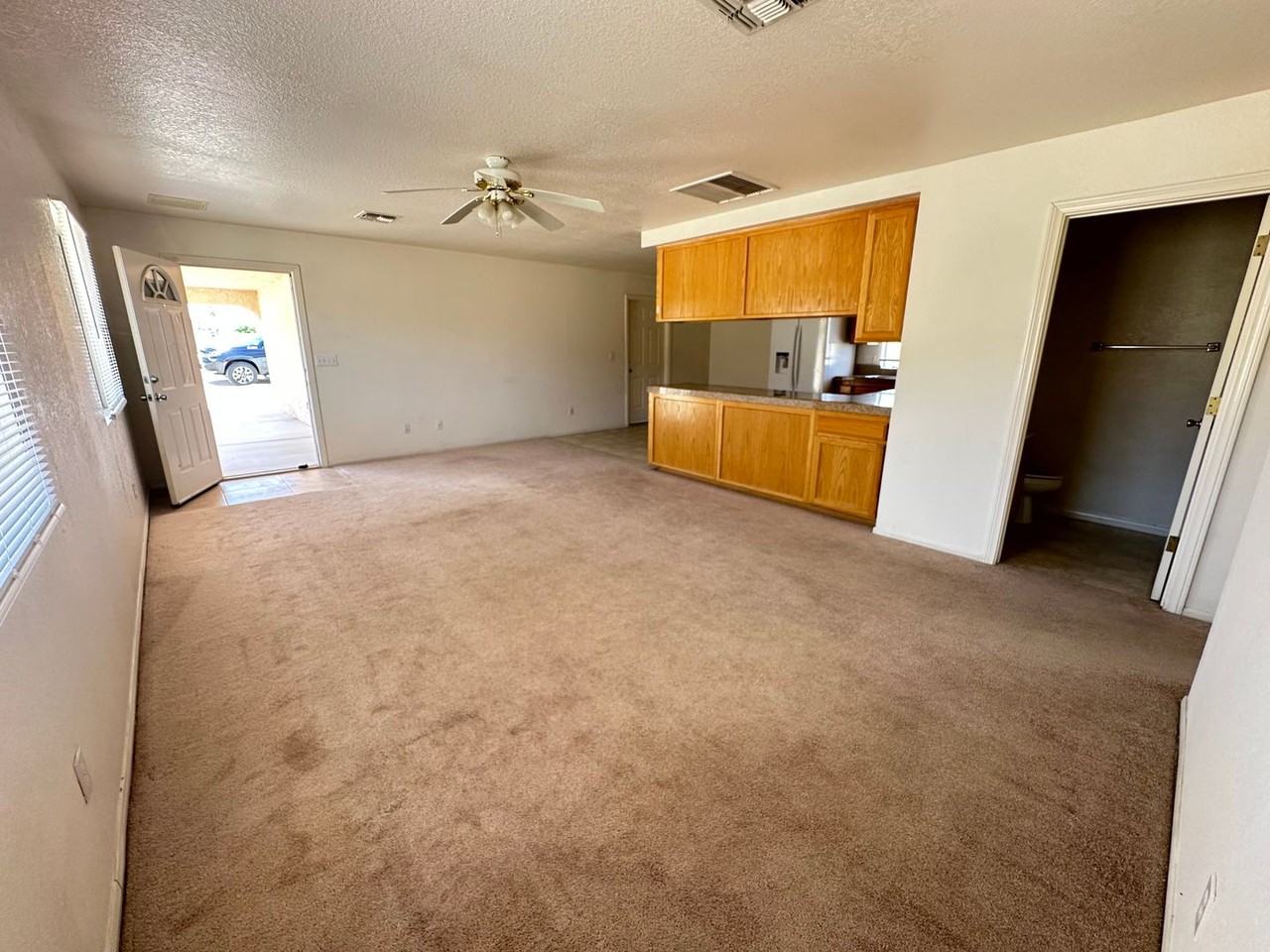 6693 Mariposa Ave - Photo 3 of 11