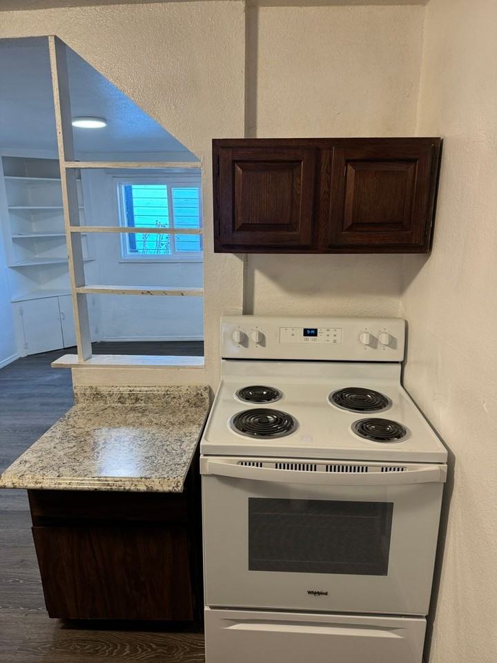 855 Se Flint St - Photo 5 of 5