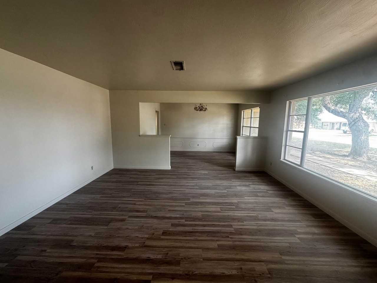 3208 Durant Dr - Photo 3 of 19