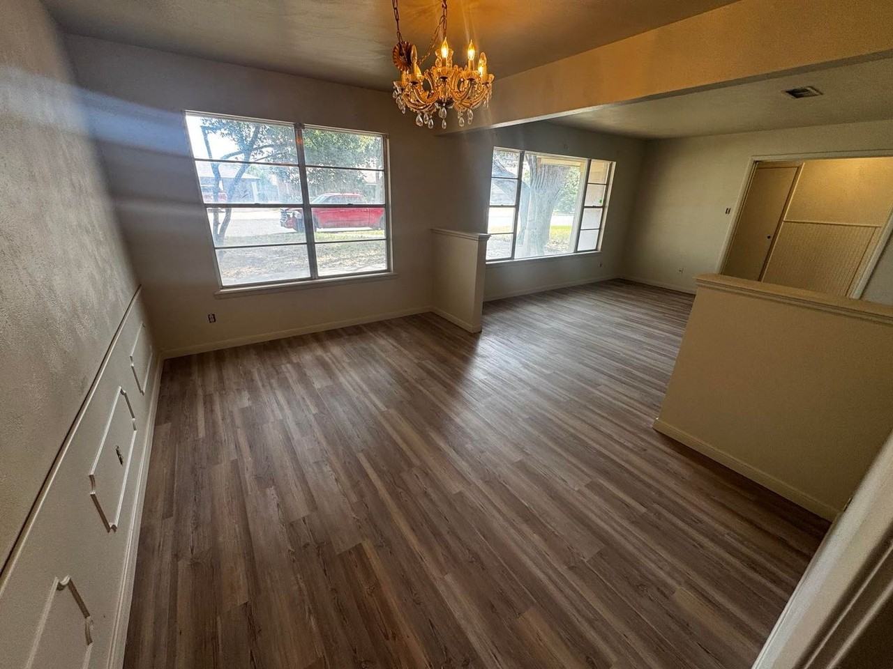 3208 Durant Dr - Photo 4 of 19
