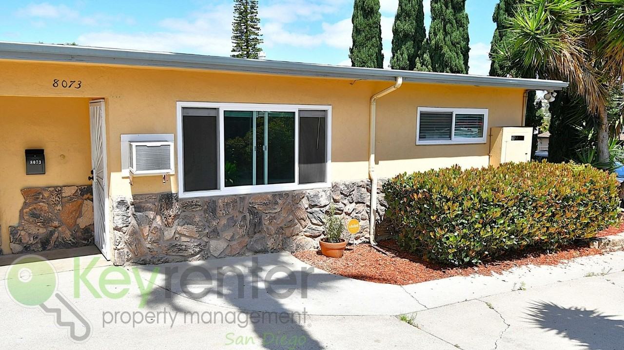 8073 Palm St - Photo 2 of 13