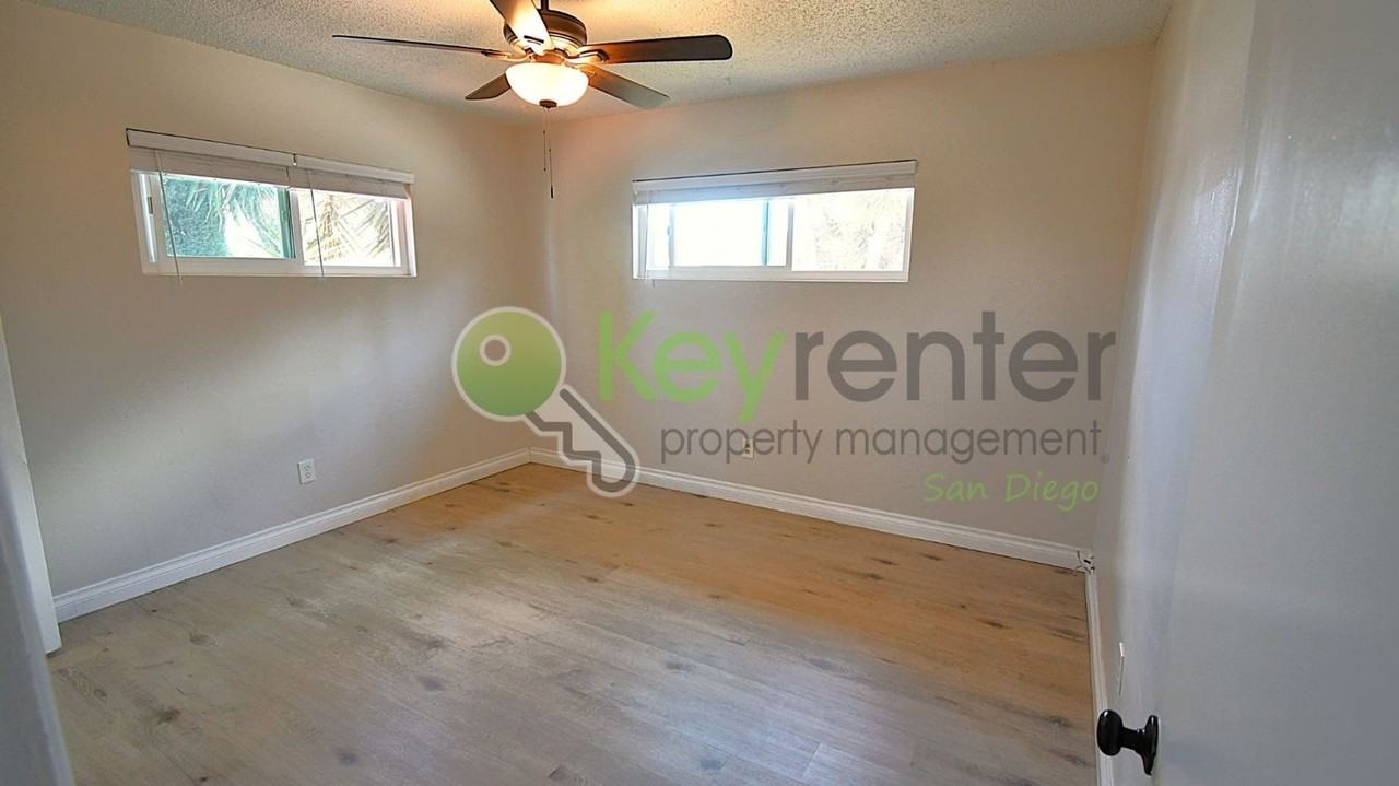 8073 Palm St - Photo 4 of 13