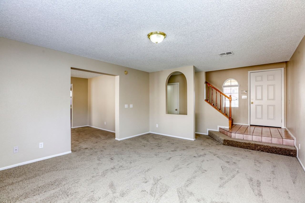 1468 Flintrock Rd - Photo 6 of 33