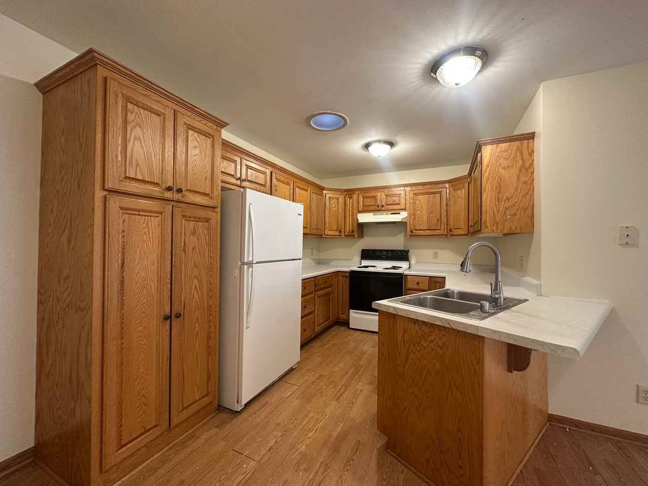 315 N Watertown St - Photo 4 of 14