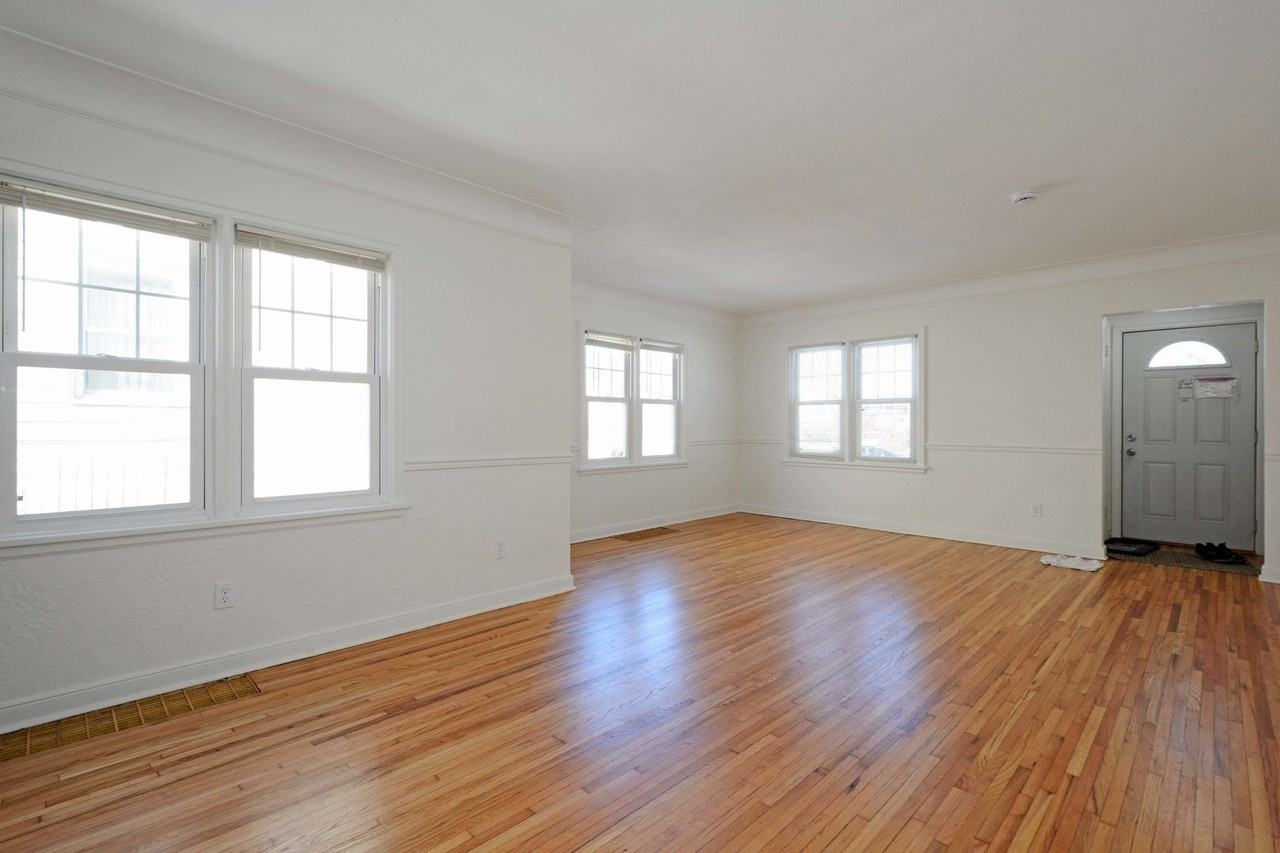 654 Clear Ave - Photo 3 of 22