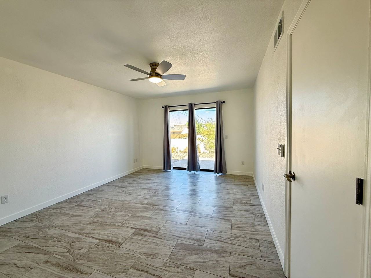 3340 Dolphin Dr - Photo 6 of 15