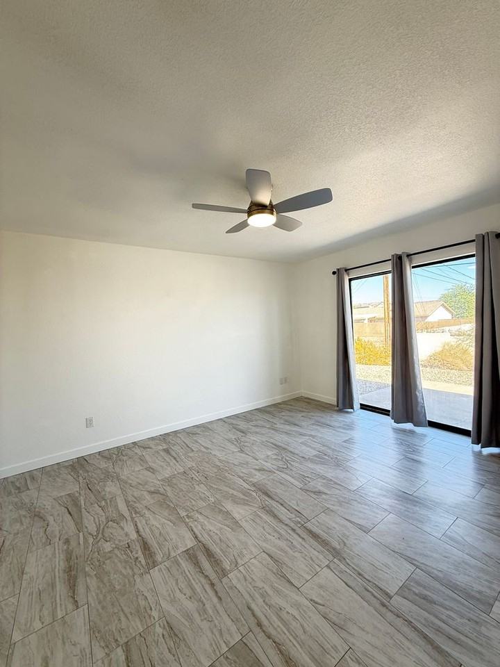 3340 Dolphin Dr - Photo 7 of 15