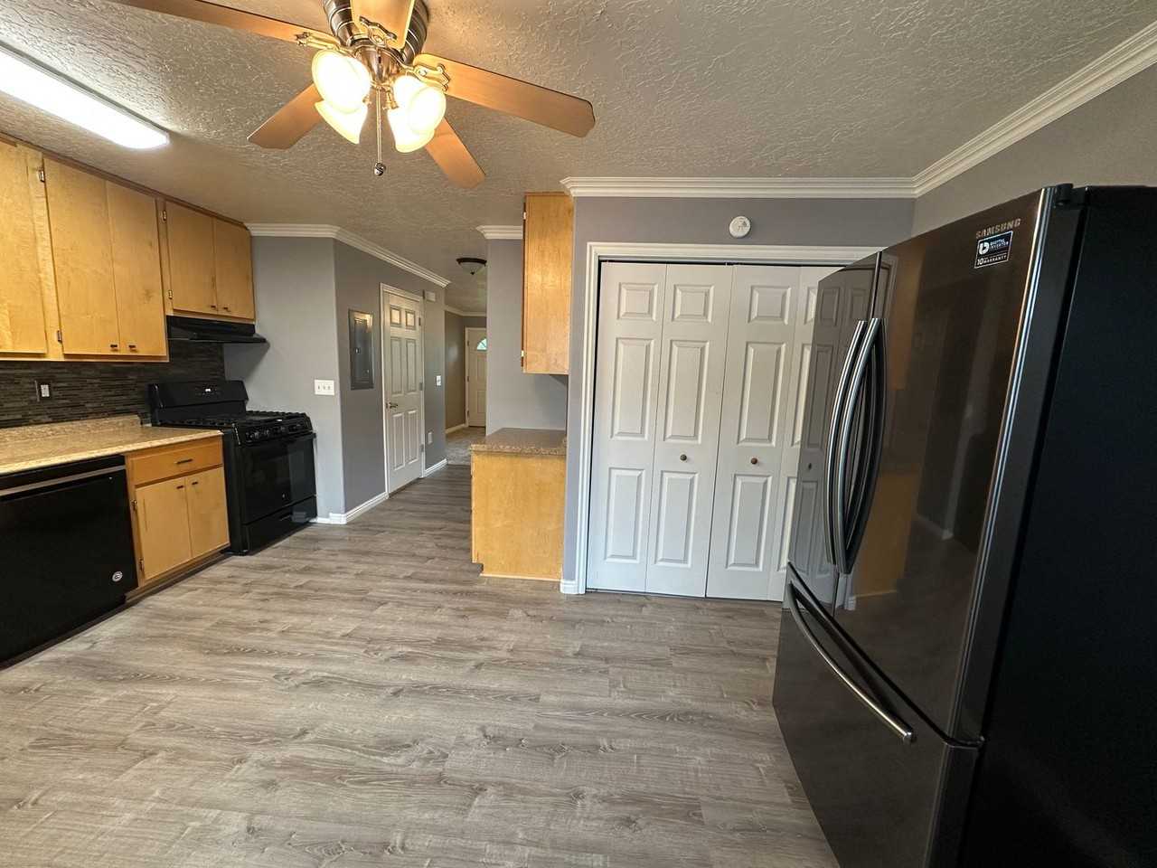 624 Sunflower Rd - Photo 4 of 32
