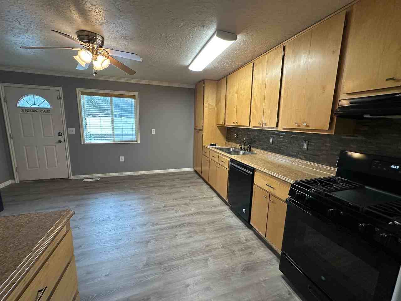 624 Sunflower Rd - Photo 5 of 32