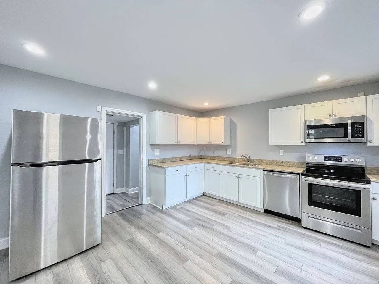 1411 Highland Ave - Photo 2 of 14