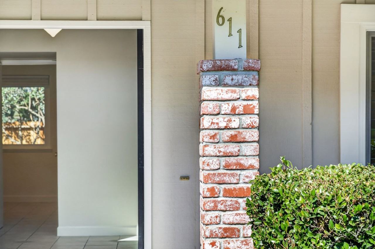 611 Rock Oak Rd - Photo 5 of 48