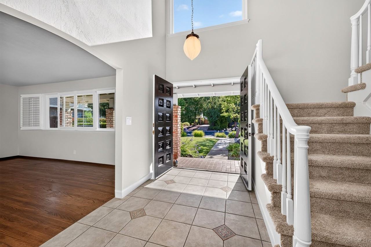 611 Rock Oak Rd - Photo 7 of 48