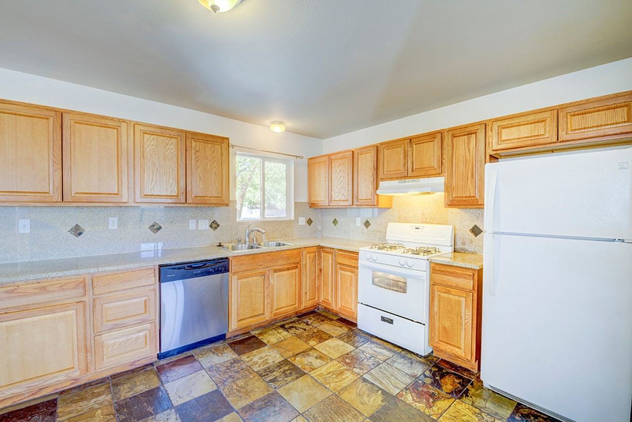 3990 Syracuse Dr - Photo 4 of 50