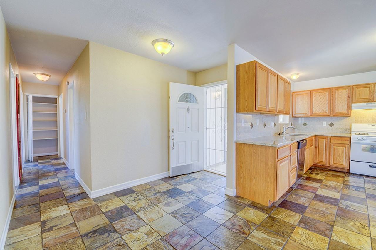 3990 Syracuse Dr - Photo 5 of 50
