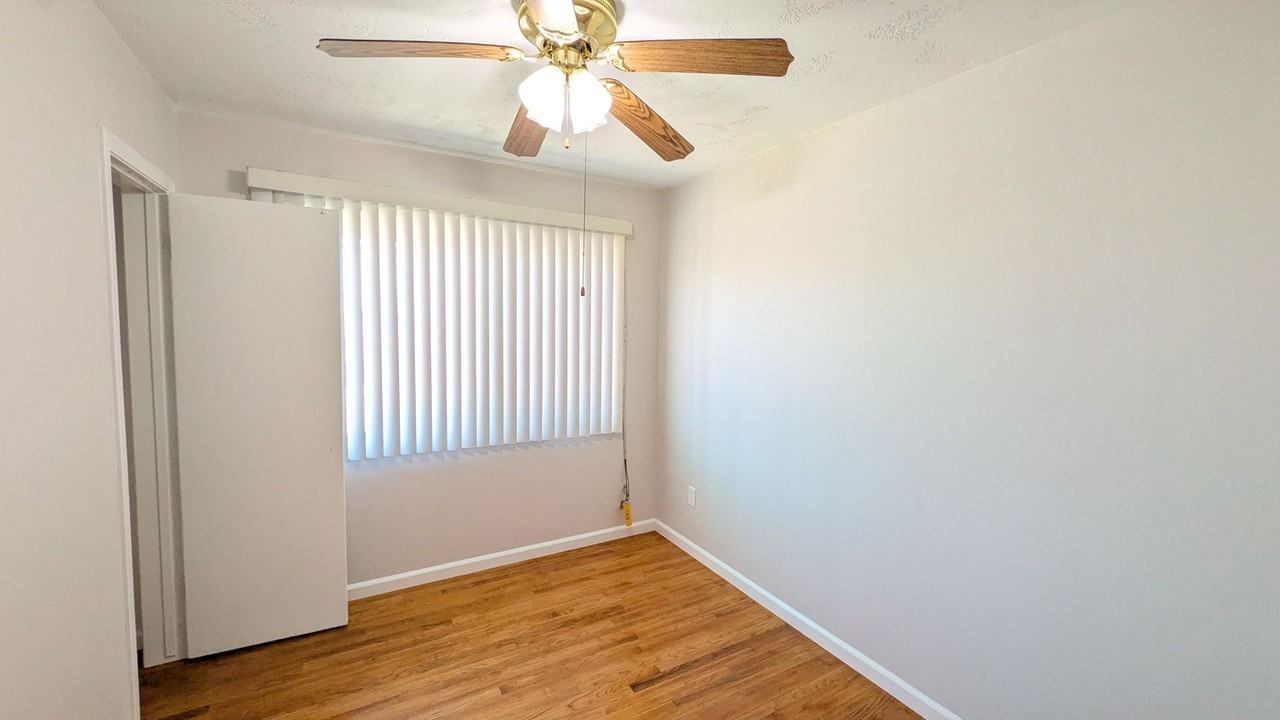 5778 Roswell St - Photo 7 of 11