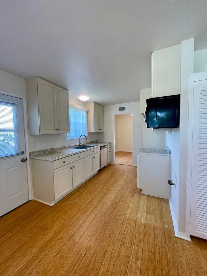 123 Hastings Ave - Photo 6 of 28