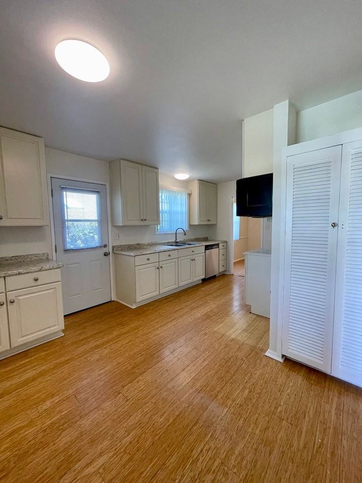 123 Hastings Ave - Photo 7 of 28