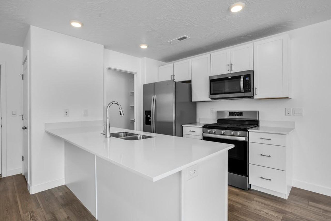 2775 E Rushpink Ln - Photo 3 of 41