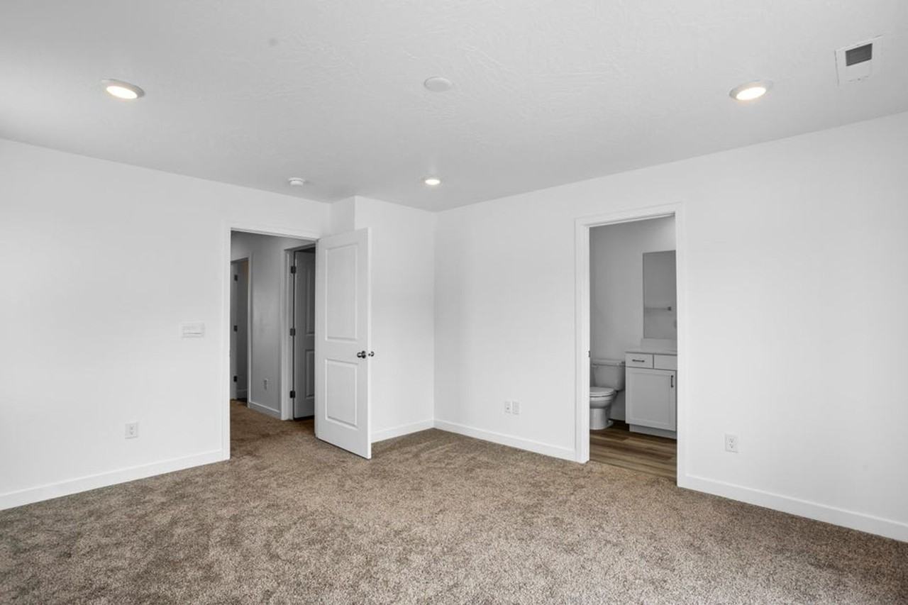 2775 E Rushpink Ln - Photo 4 of 41