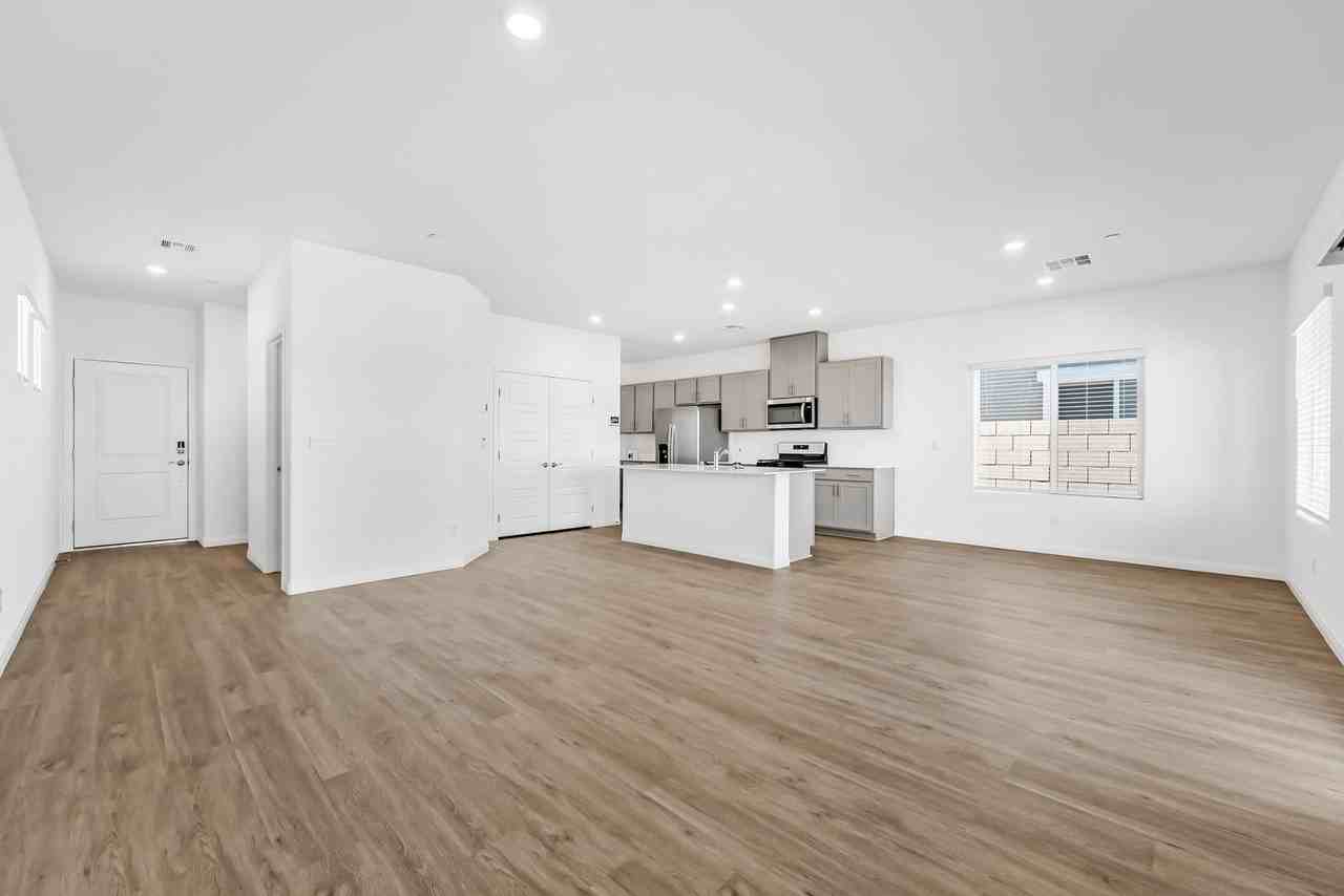 1111 Saffron Toucan Ln - Photo 4 of 20