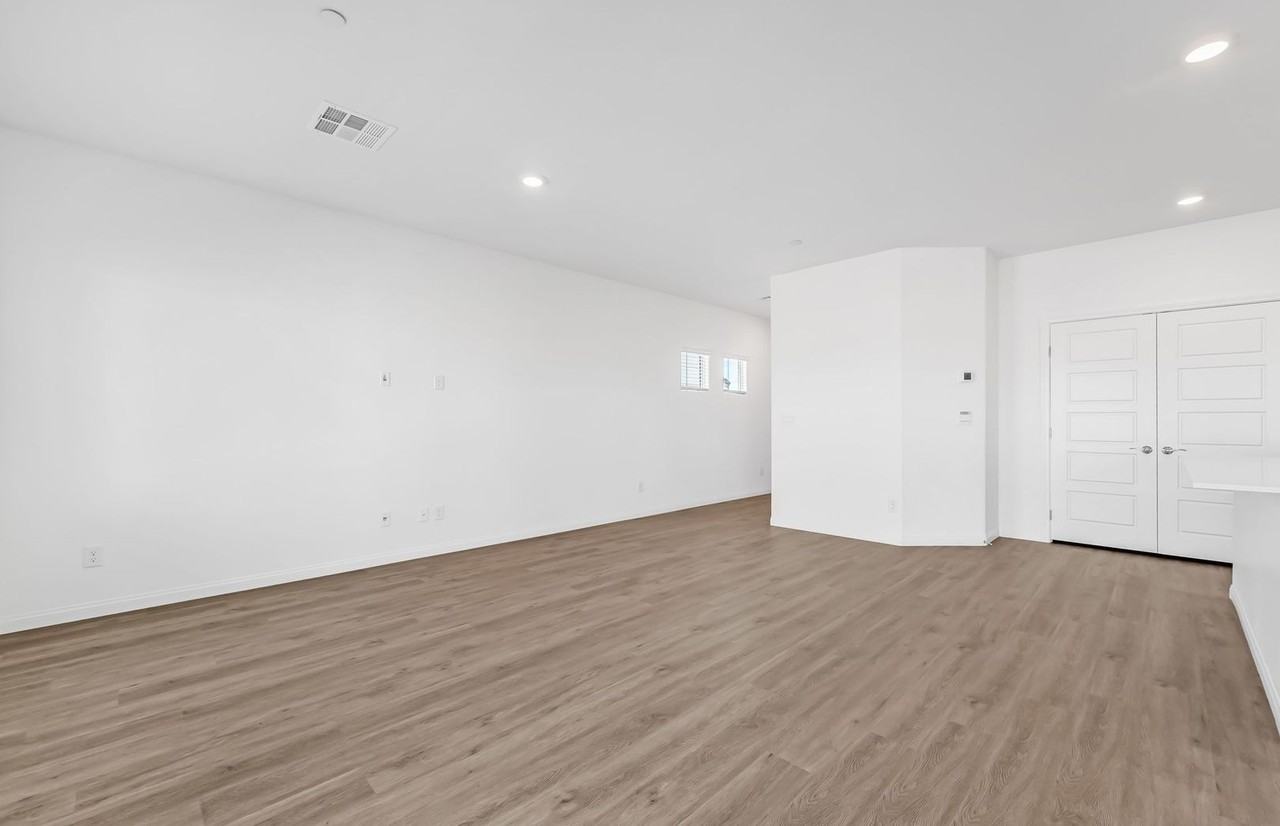 1111 Saffron Toucan Ln - Photo 5 of 20
