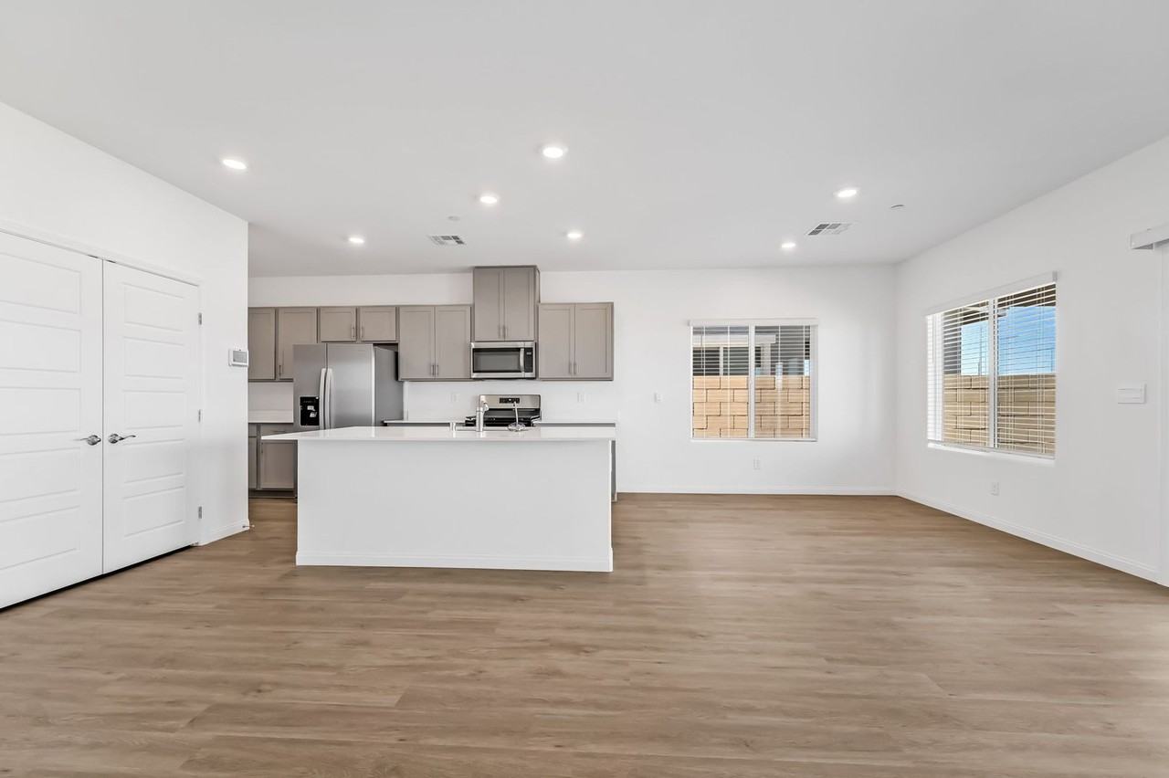 1111 Saffron Toucan Ln - Photo 6 of 20
