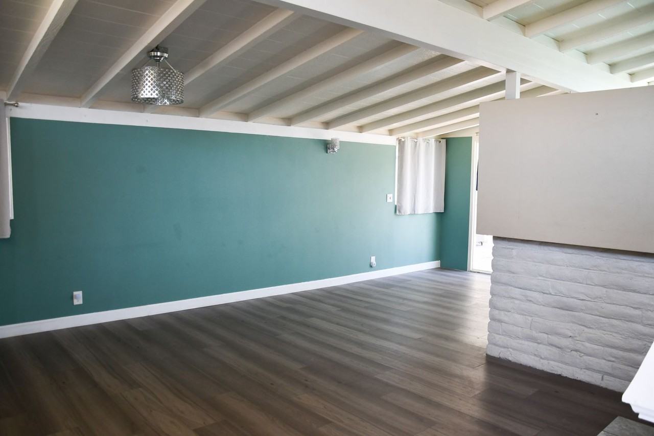 2432 W Transit Ave - Photo 3 of 40