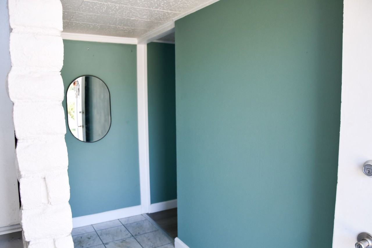 2432 W Transit Ave - Photo 4 of 40