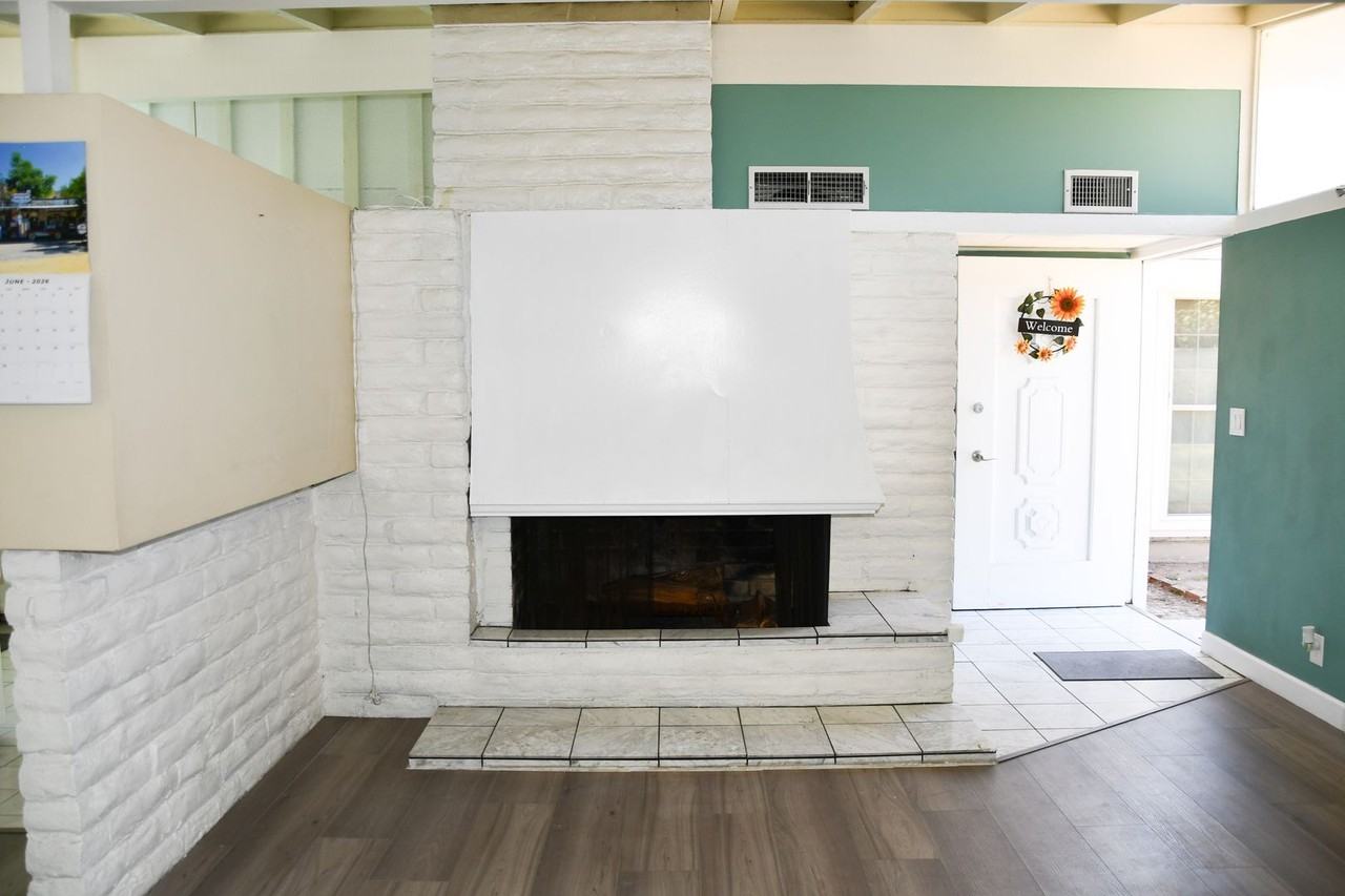 2432 W Transit Ave - Photo 7 of 40