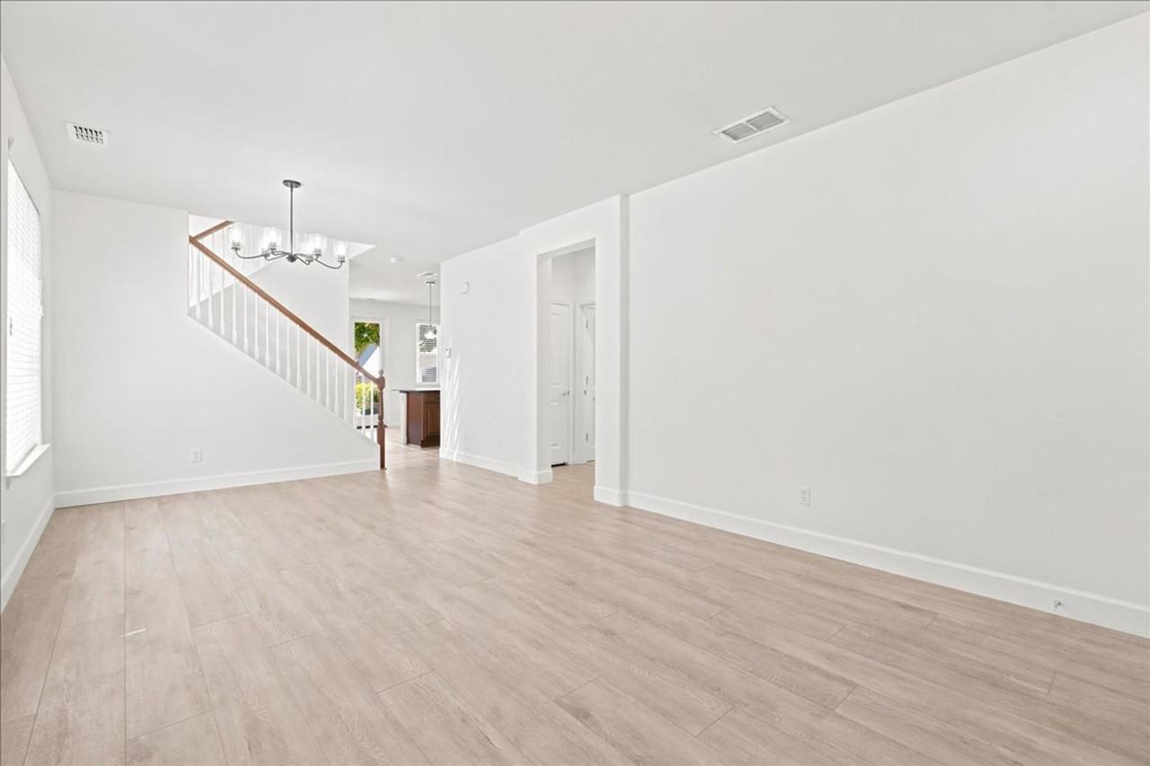 3169 Parkham Dr - Photo 4 of 42