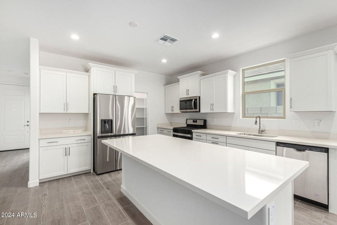 10773 W Baden St - Photo 3 of 20