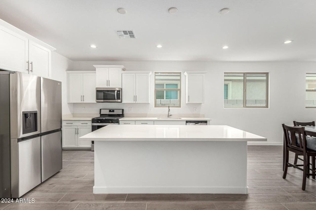 10773 W Baden St - Photo 5 of 20