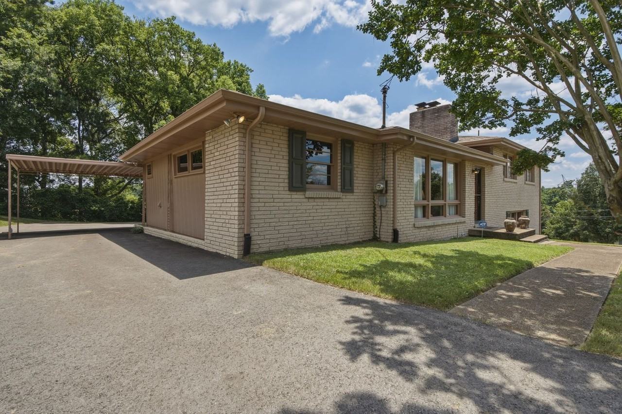 5028 Danby Dr - Photo 3 of 35
