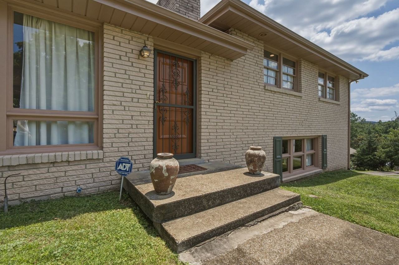 5028 Danby Dr - Photo 4 of 35