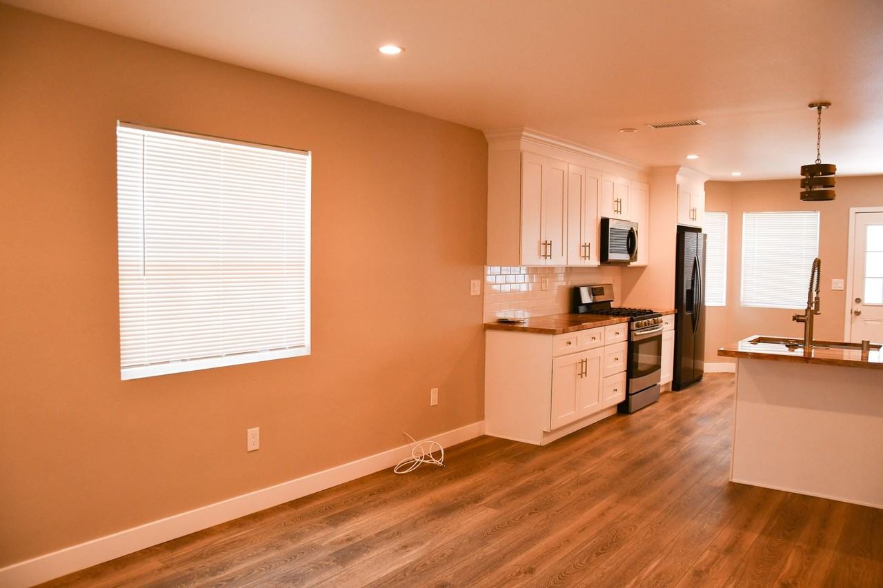 874 N Orange St - Photo 4 of 44