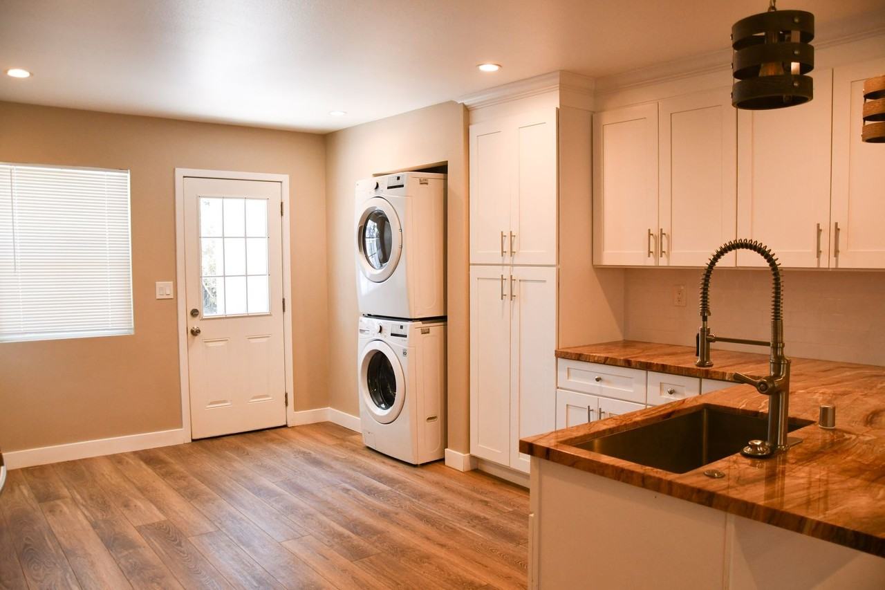874 N Orange St - Photo 6 of 44