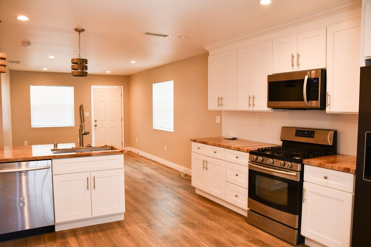 874 N Orange St - Photo 7 of 44