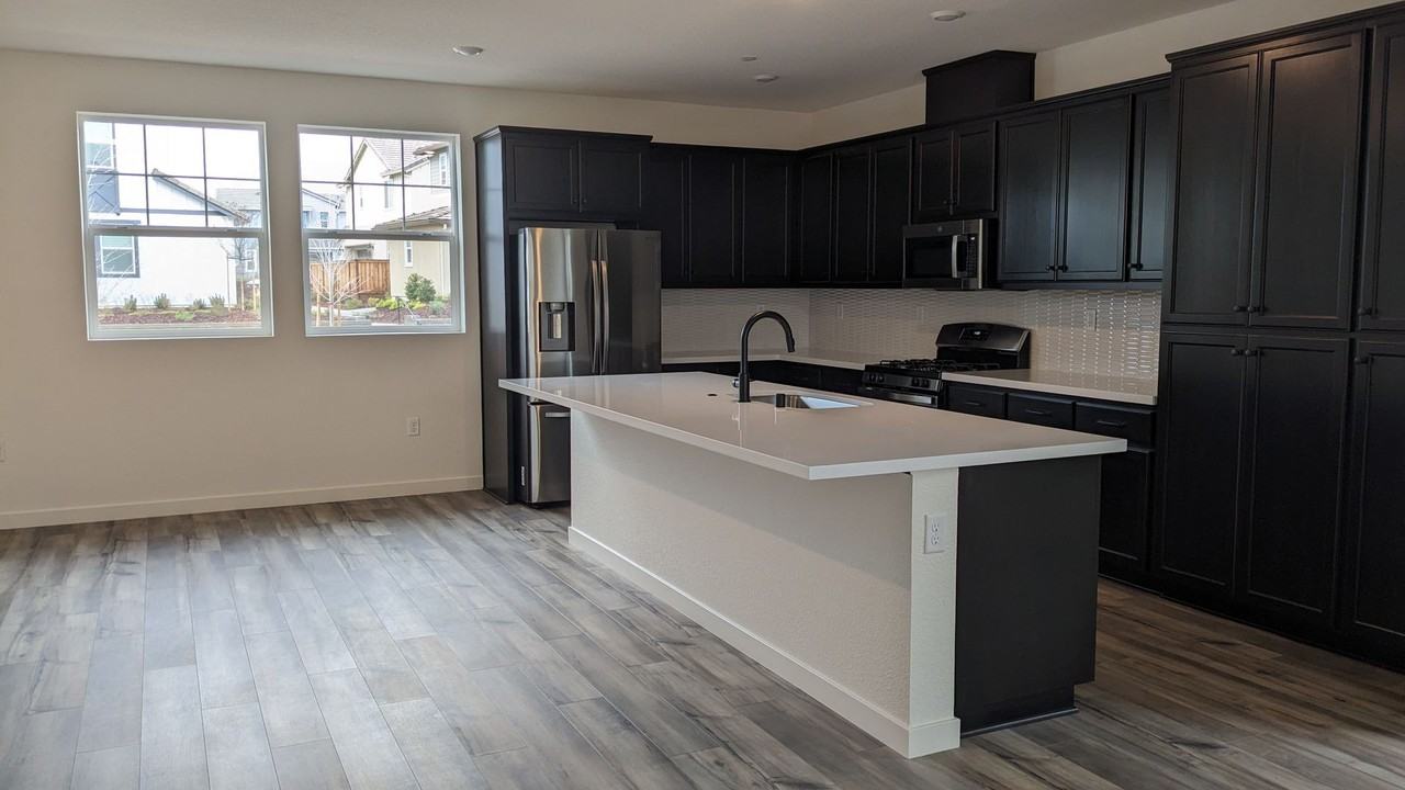 2468 Lake Club Dr - Photo 2 of 41