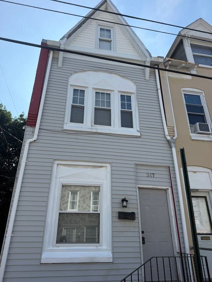 317 Wunder St - Photo 2 of 10