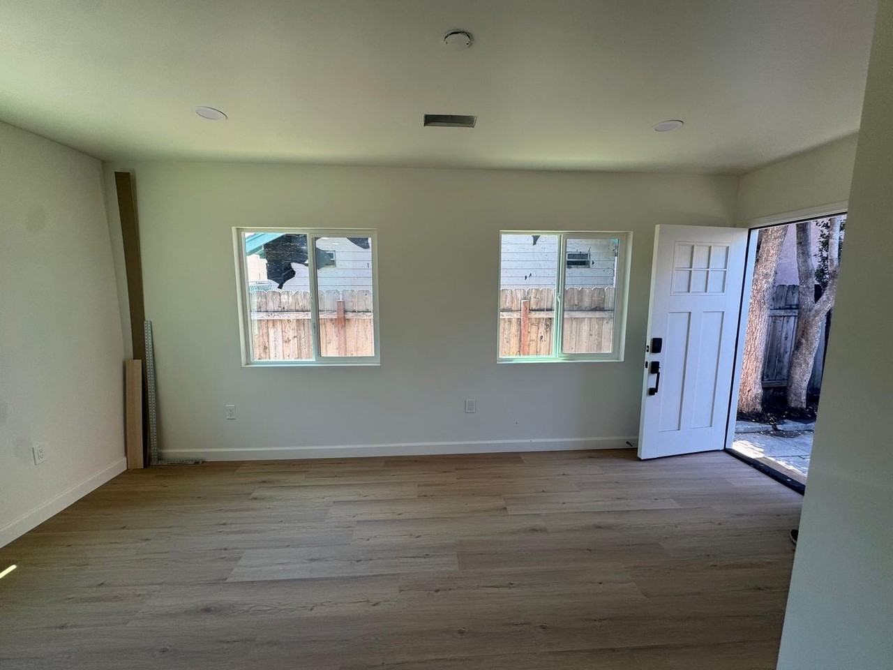 4365 44th St - Photo 4 of 11